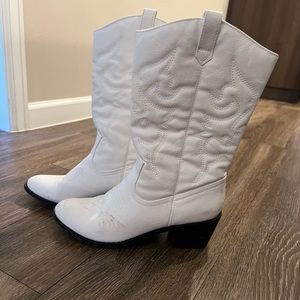 Size 9 cowgirl boots